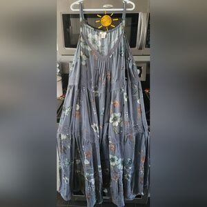 Chic Floral Maxi Dress in Blue and Gray